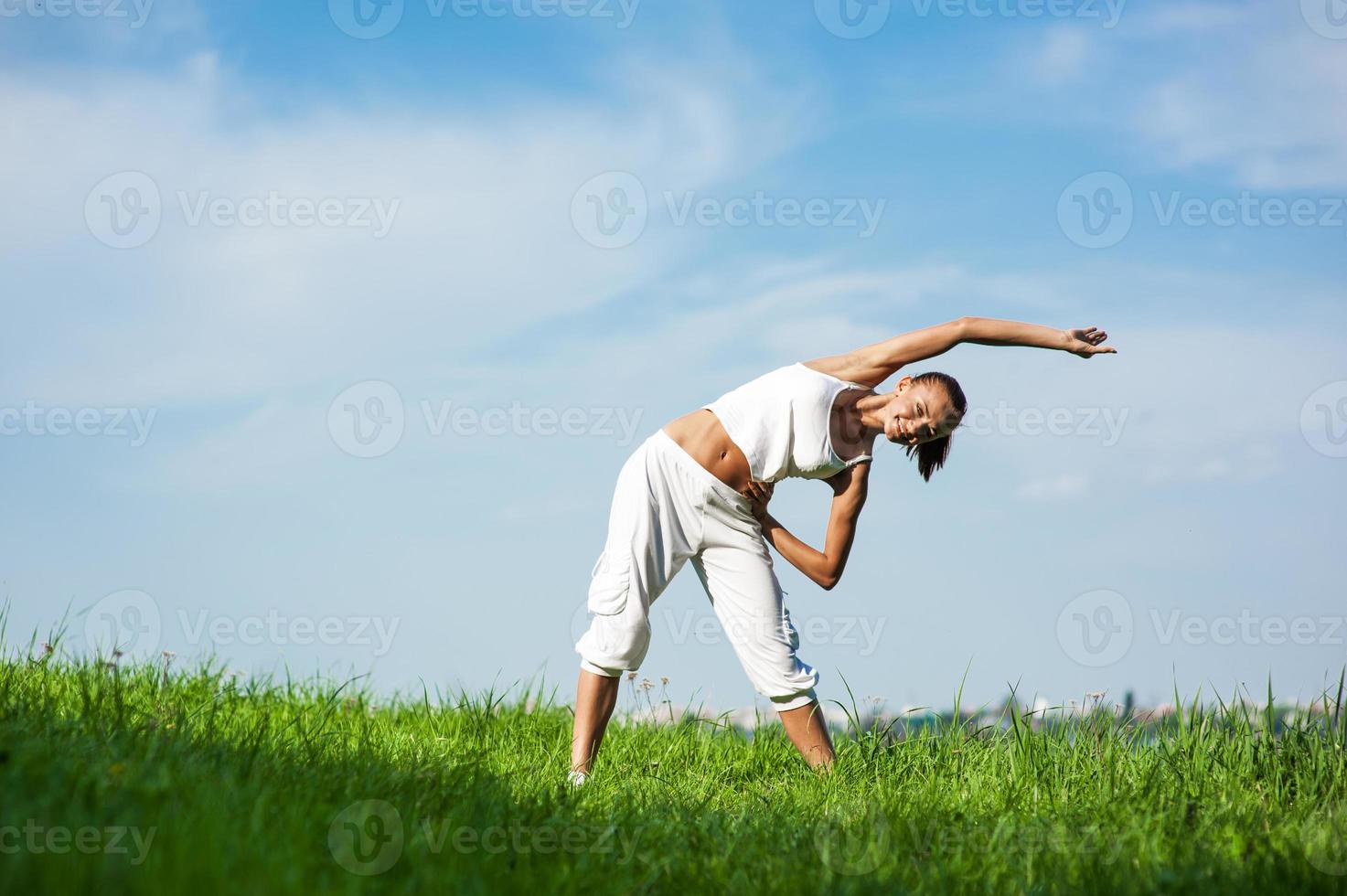 mulher envolvida em fitness foto