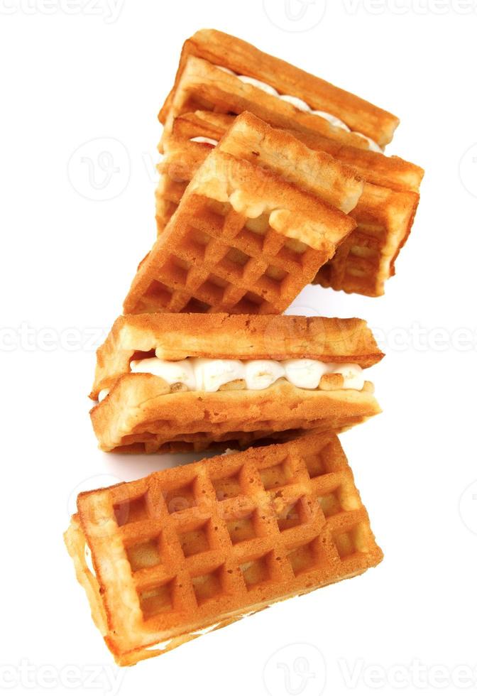 waffles vienenses com creme isolado no fundo branco. foto