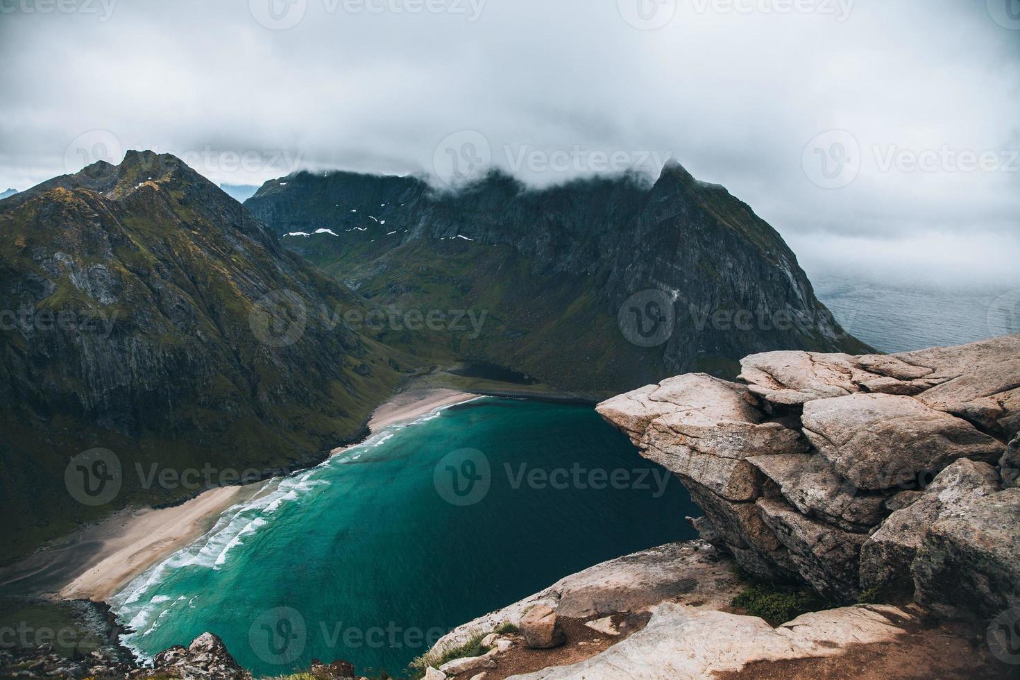 vistas de ryten nas ilhas lofoten na noruega foto