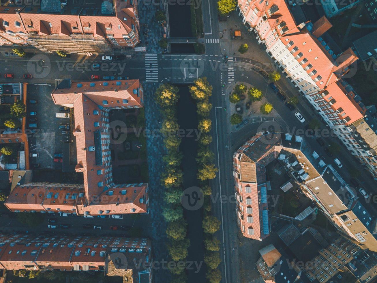 vistas sobre aarhus, dinamarca na jutlândia por drone foto