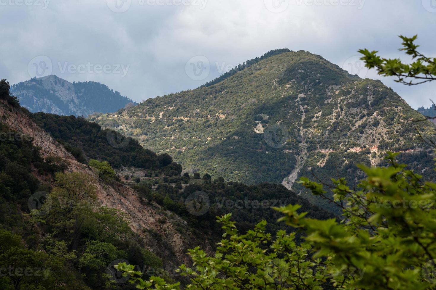 paisagens de primavera das montanhas da grécia foto