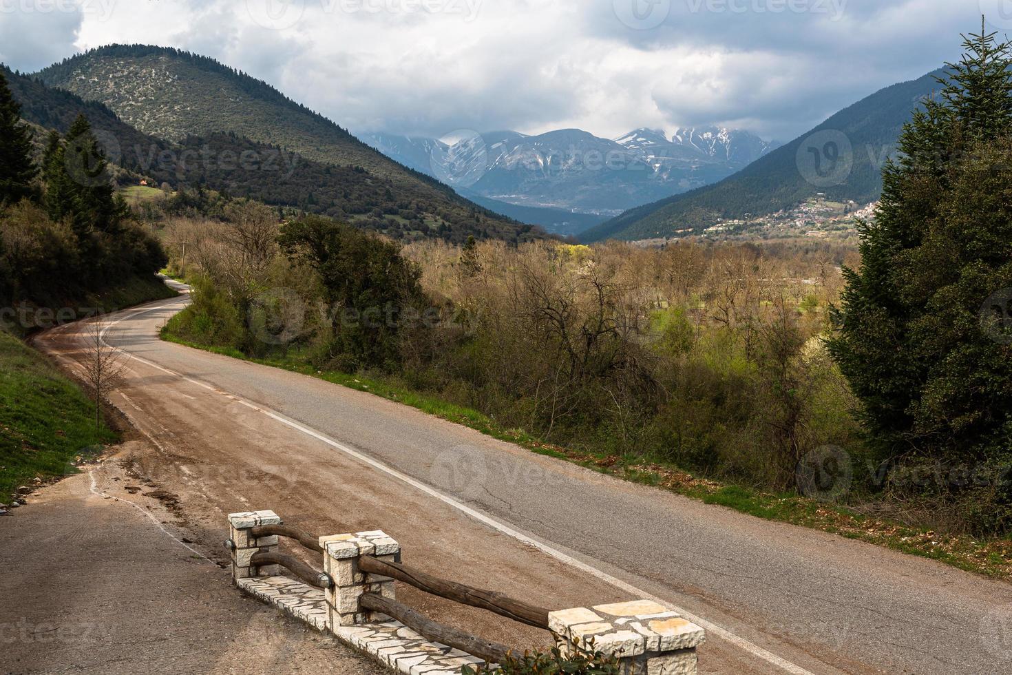 paisagens de primavera das montanhas da grécia foto