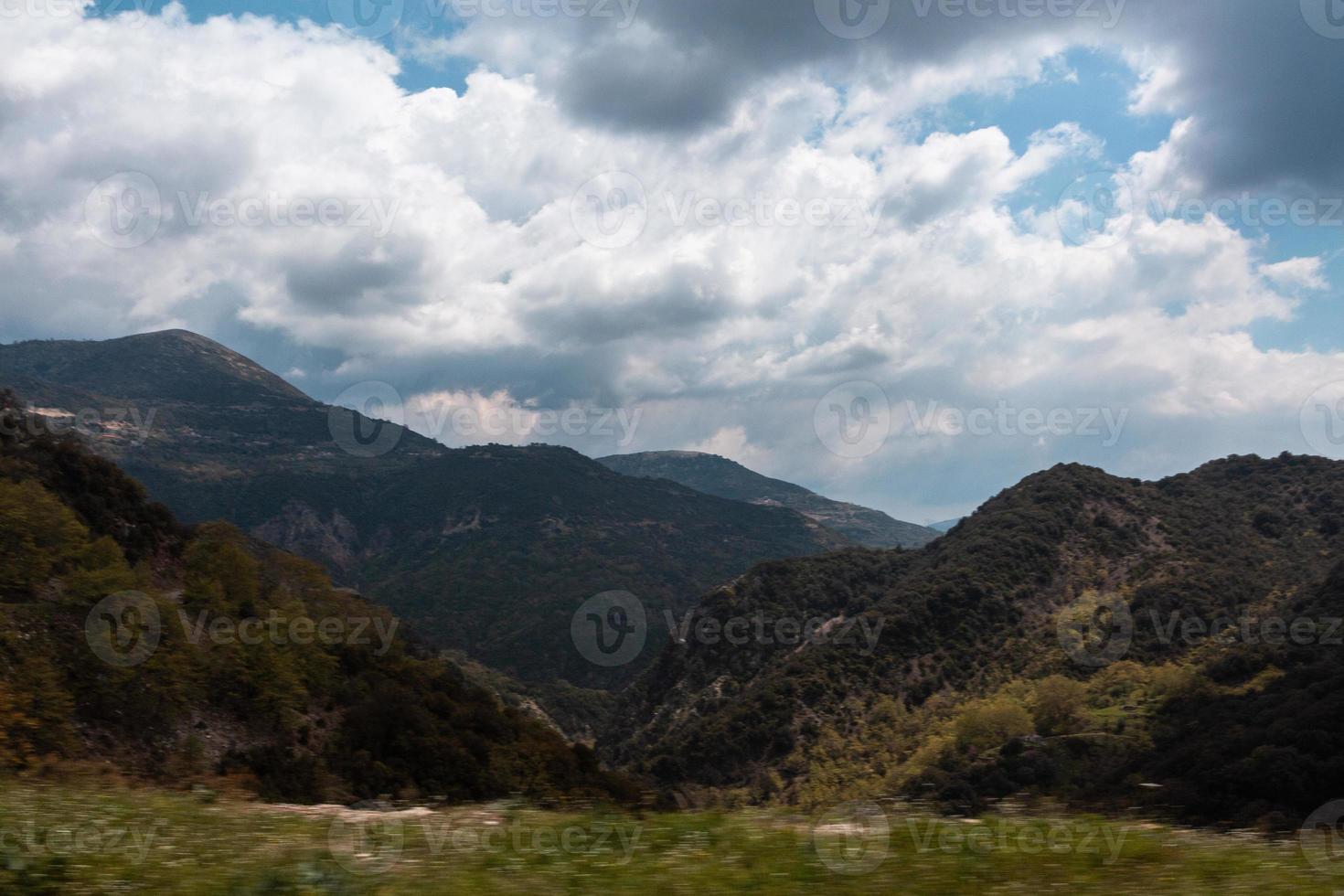 paisagens de primavera das montanhas da grécia foto