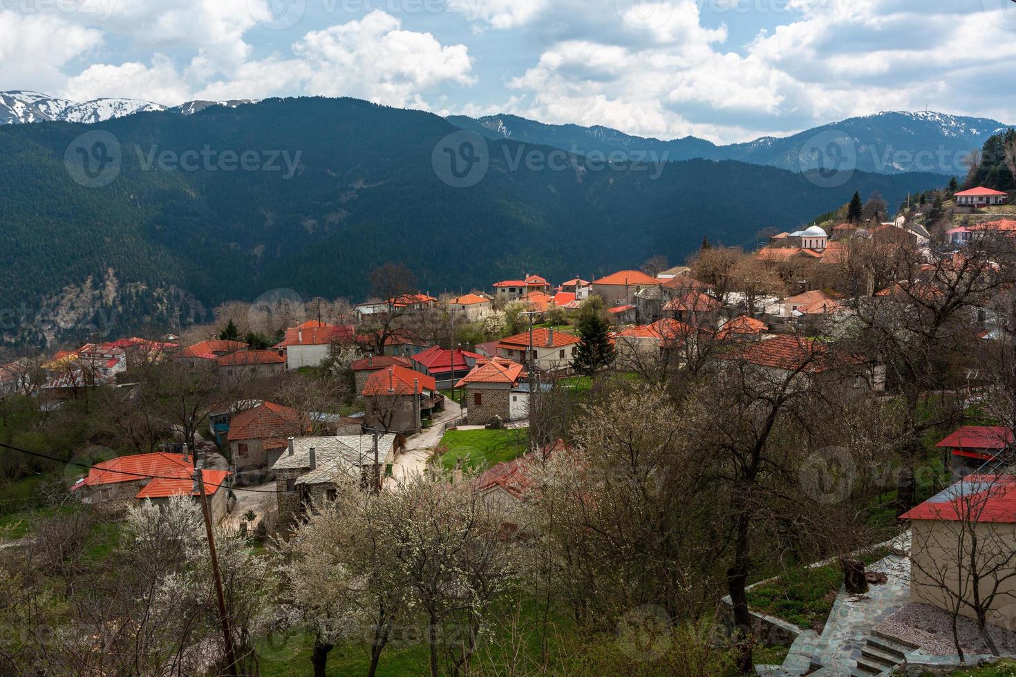 paisagens de primavera das montanhas da grécia foto