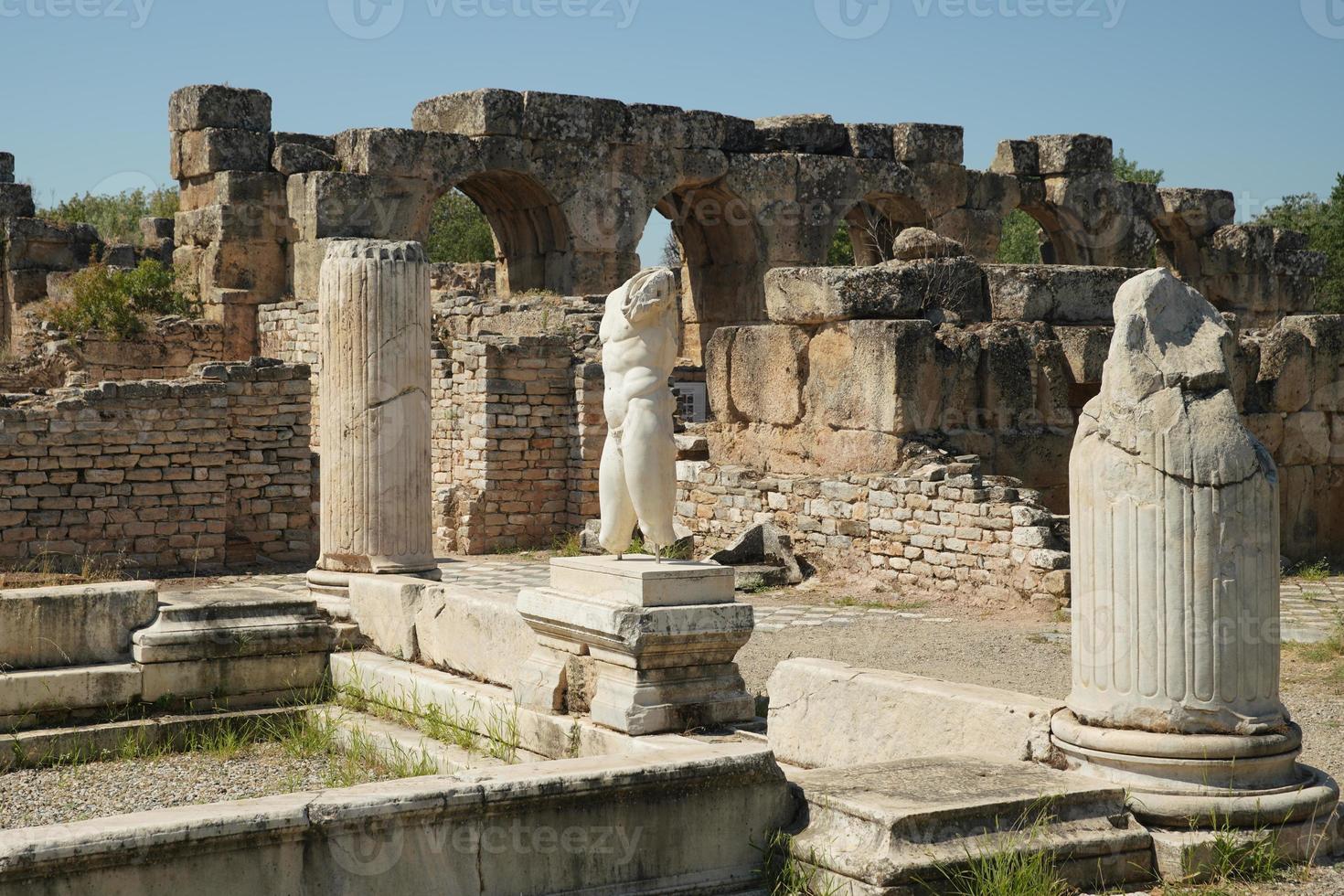 banhos hadriânicos na cidade antiga de afrodisias em aydin, turkiye foto