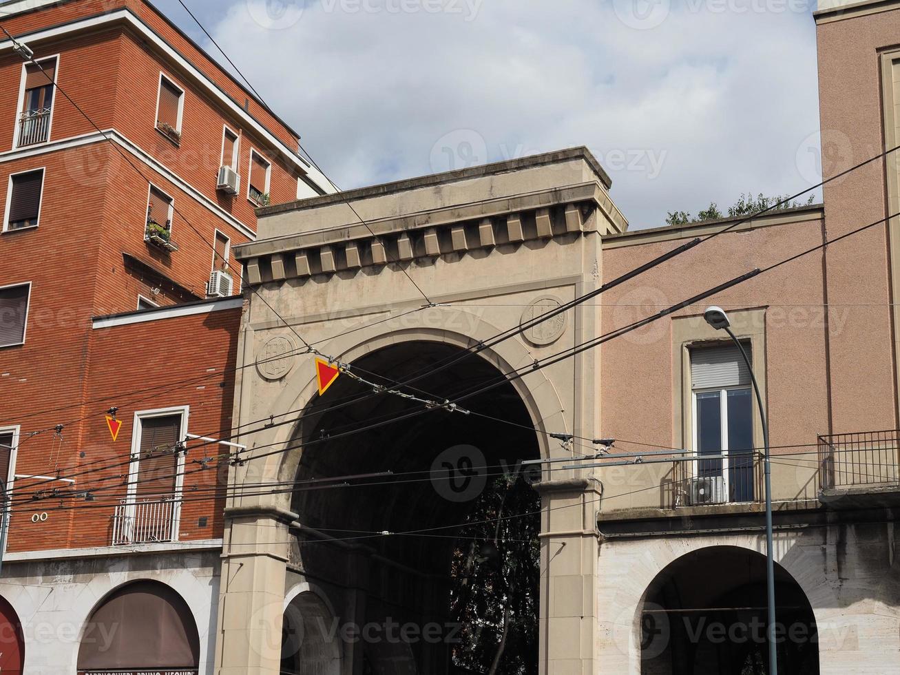 praça piazza dei martiri em bolonha foto