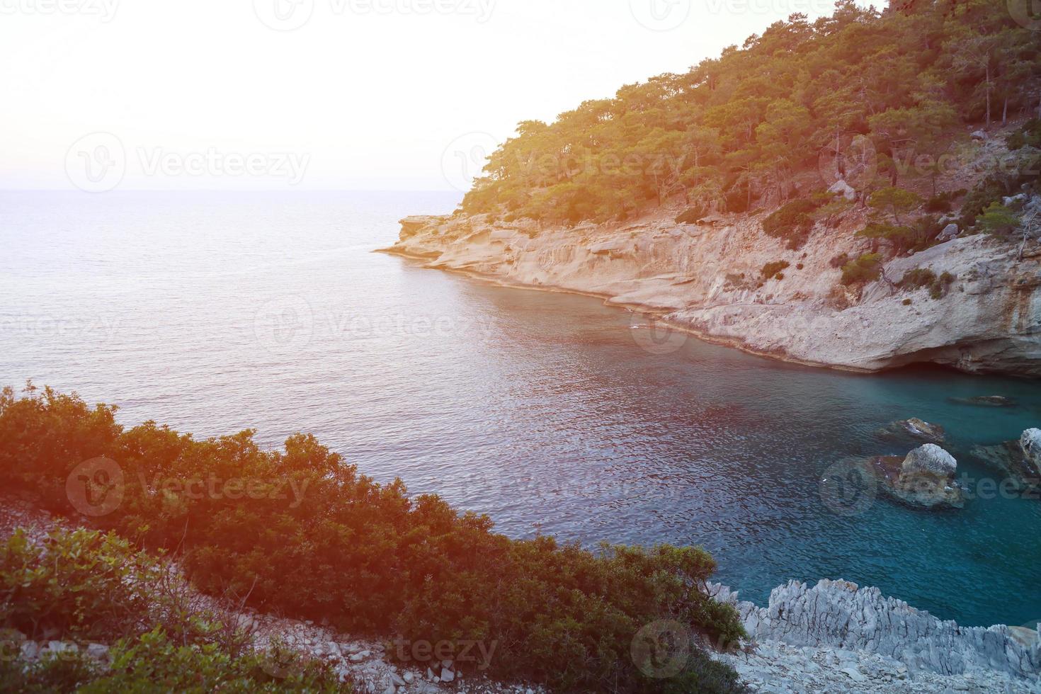 viajar na turquia mar egeu e rochas lagoa paisagem natureza foto