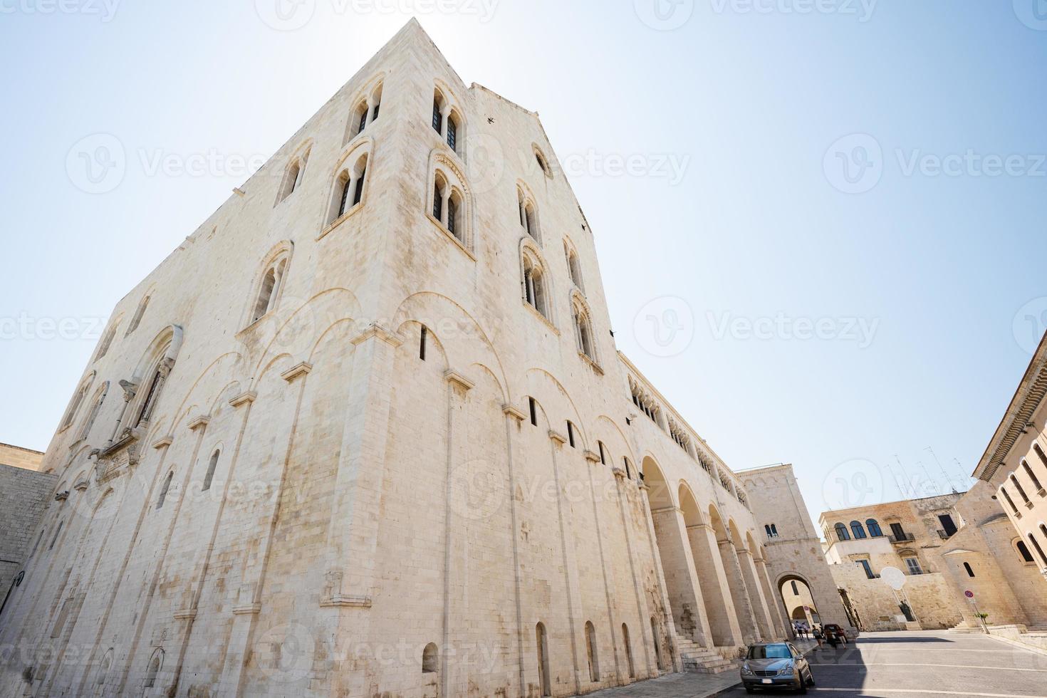 basílica de são nicolau em bari, igreja católica, puglia, sul da itália. foto