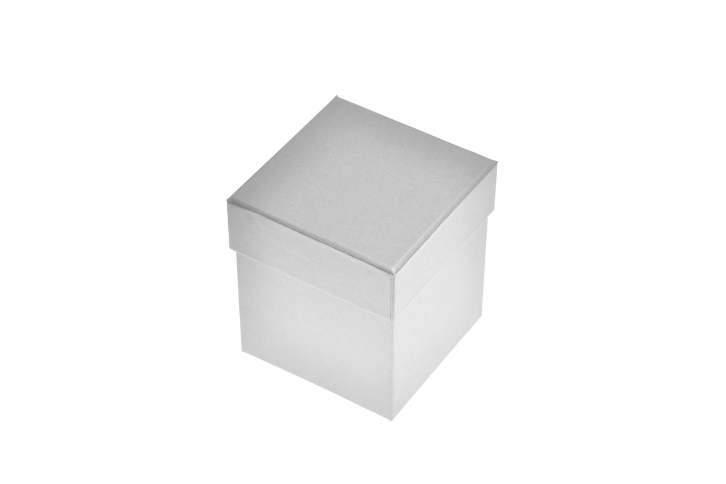 caixa de presente de papelão branca isolada no fundo branco foto