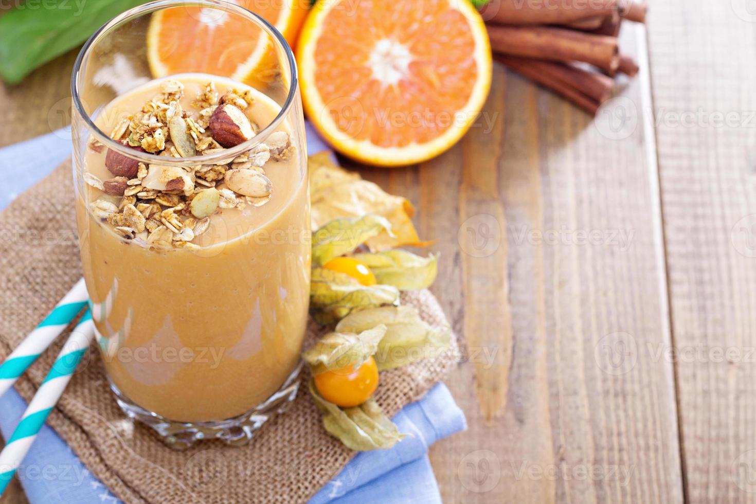 batido de abóbora com granola por cima foto