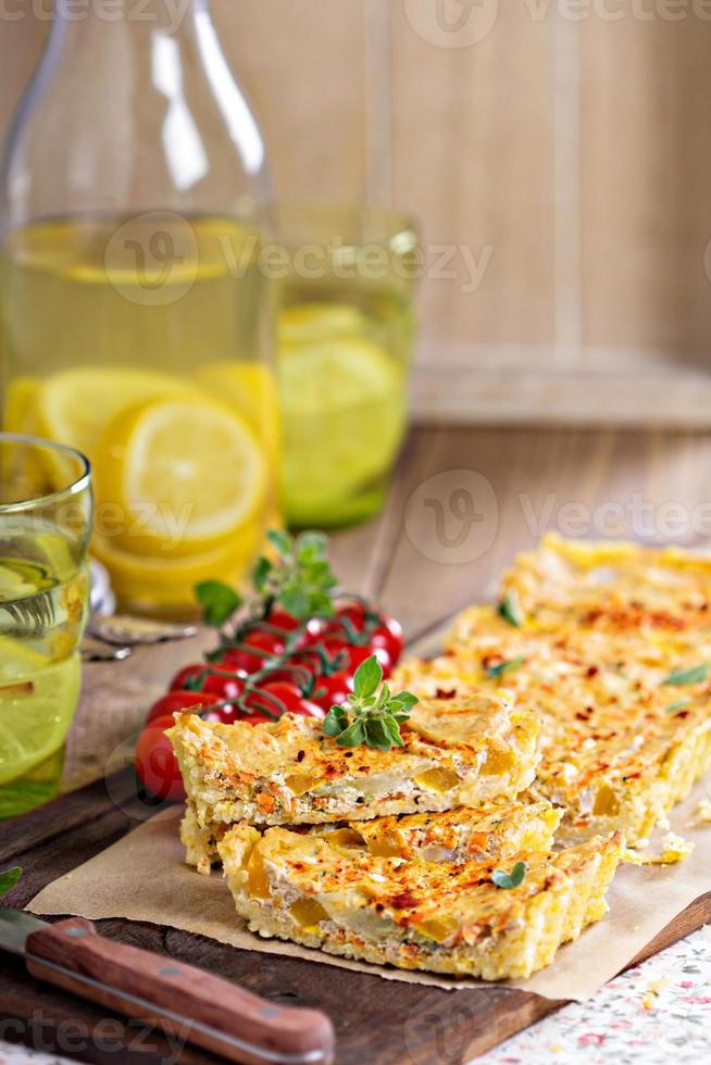 Tarte vegana com massa de painço e recheio de tofu foto