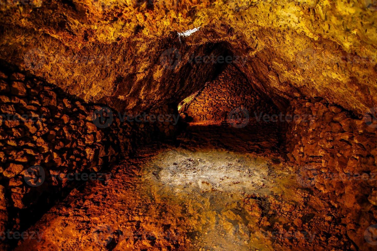 vista da caverna subterrânea foto