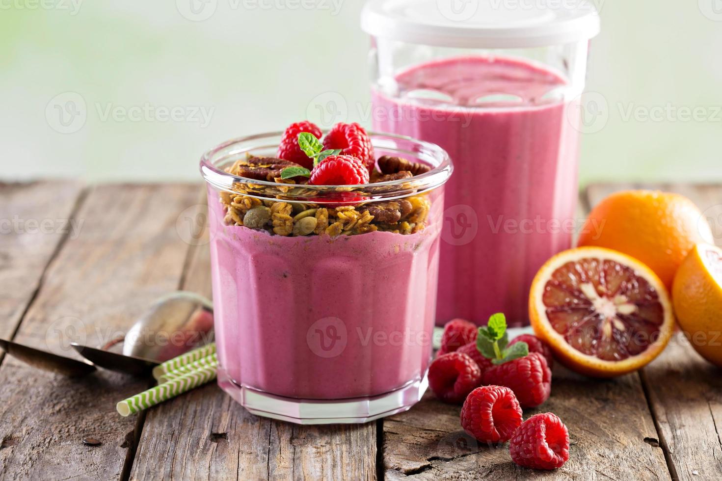 smoothie saudável de laranja e framboesa foto