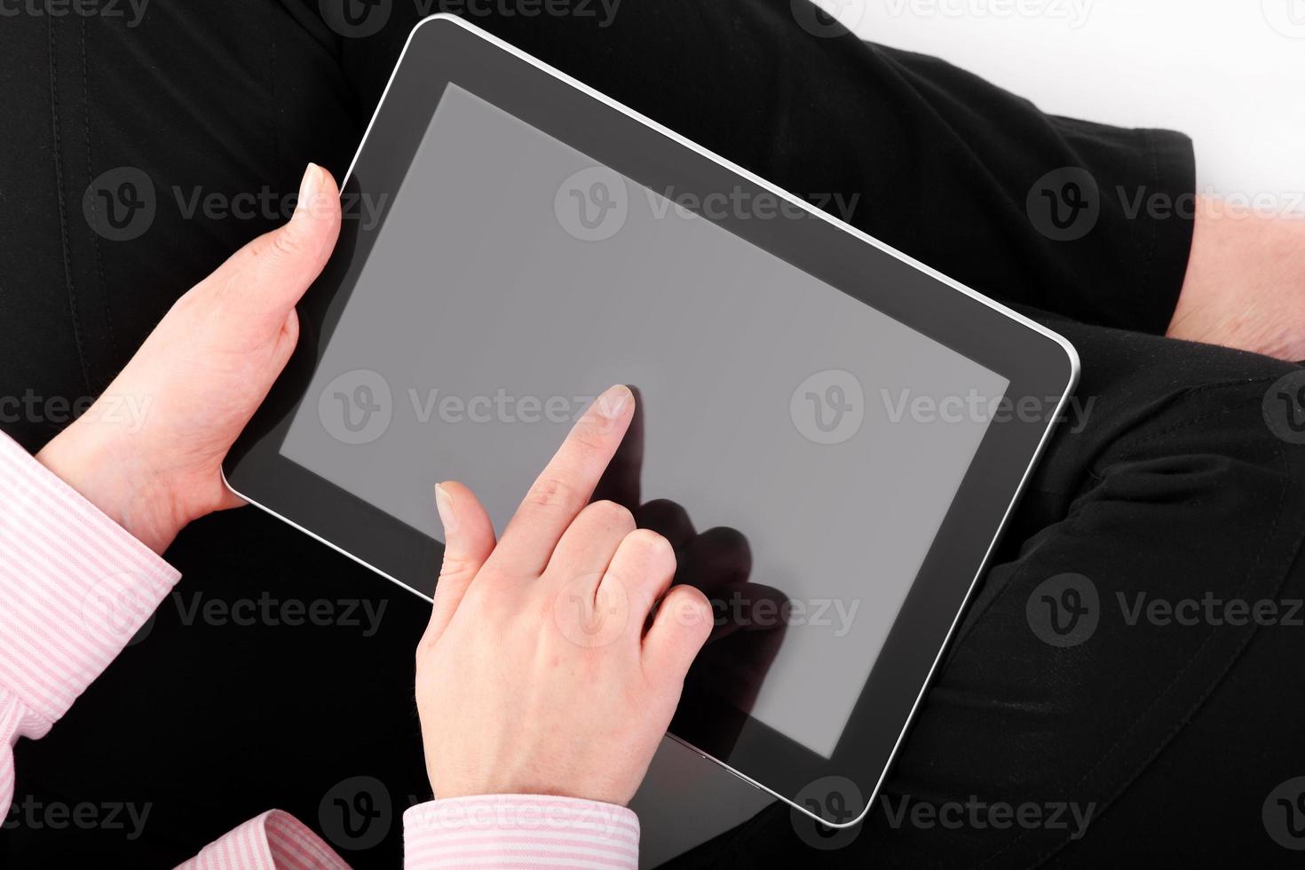 mulher com tablet foto