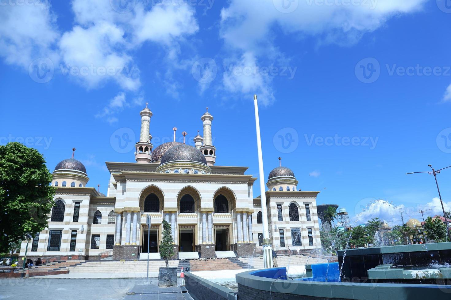 a grande mesquita de al aqsa em klaten, java central, indonésia foto