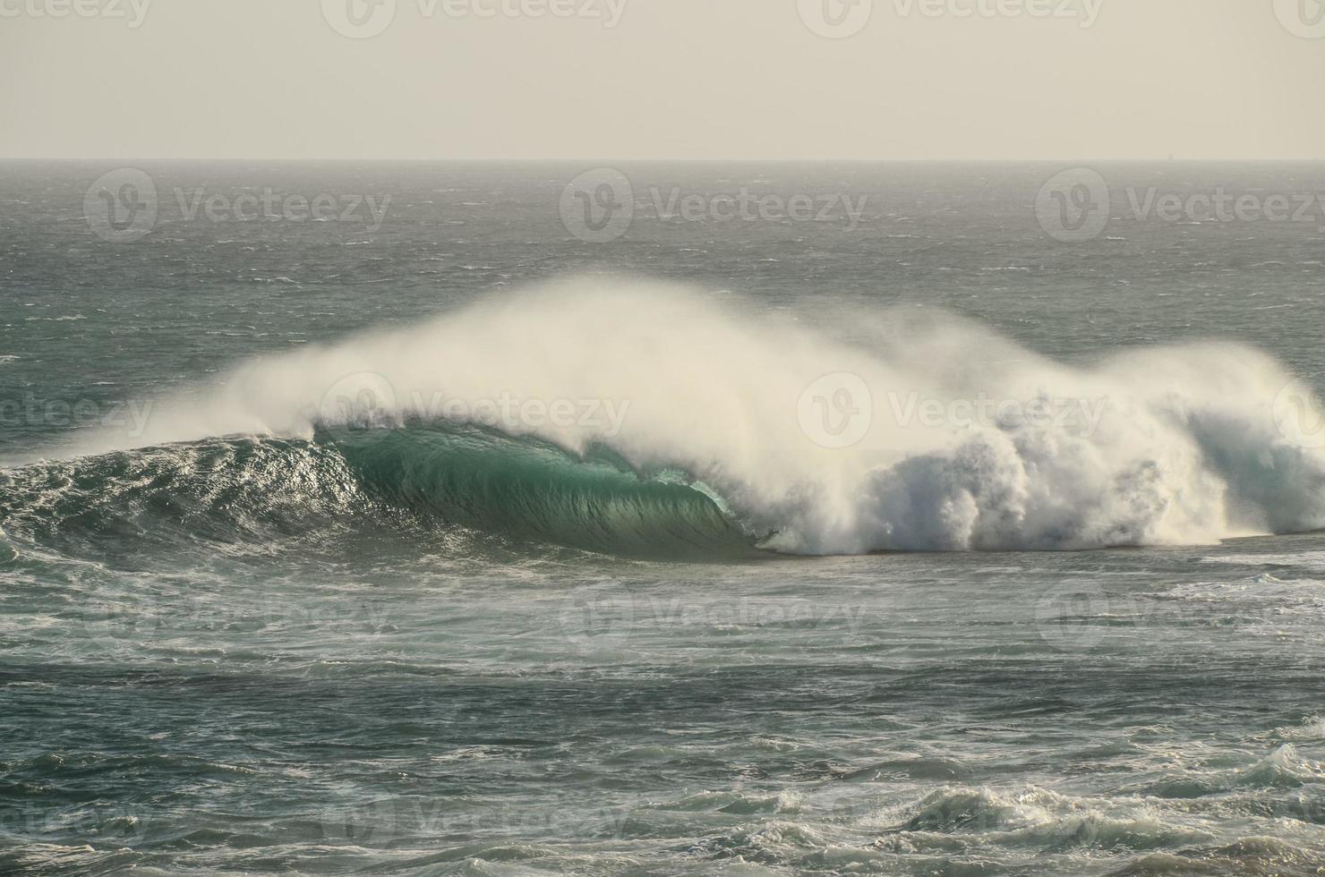 enormes ondas do mar foto