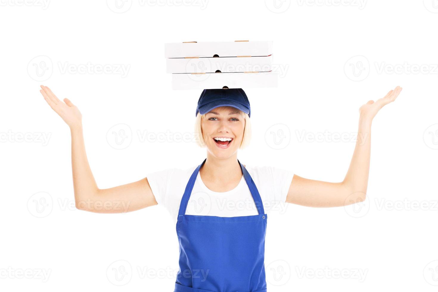 mulher entregando pizza foto