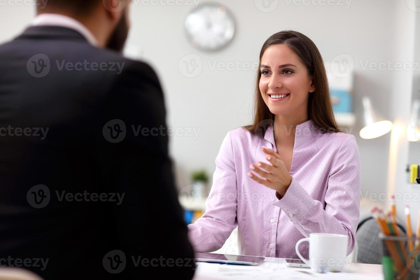 empresários no escritório foto