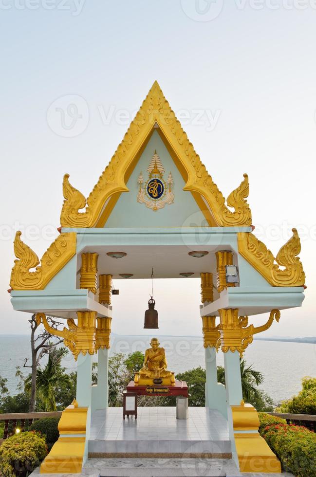 santuário no pagode phra mahathat chedi phakdi prakat foto