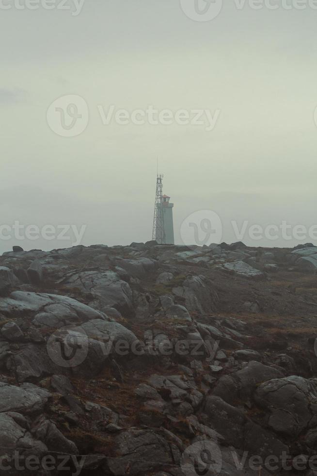 foto da paisagem do farol da praia de stokksnes