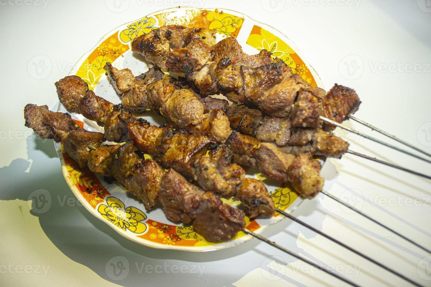 sate kambing ou sate klatak ou satay de cordeiro ou satay de carne de cabra foto