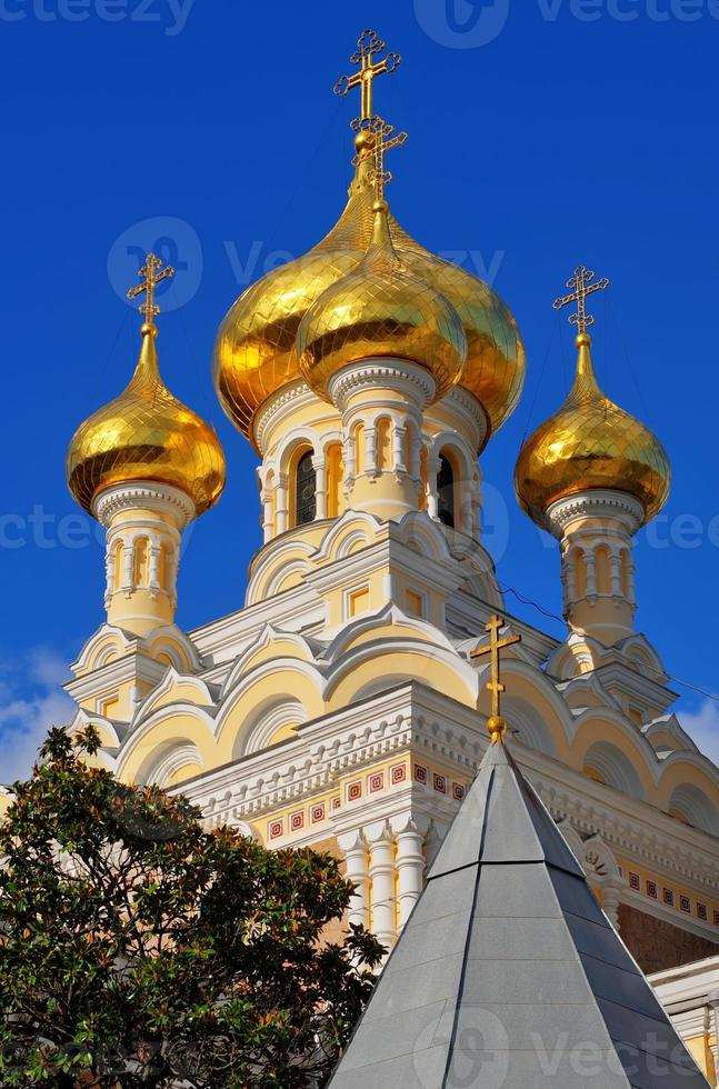 cúpulas de cebola de ouro da catedral de alexander nevsky foto