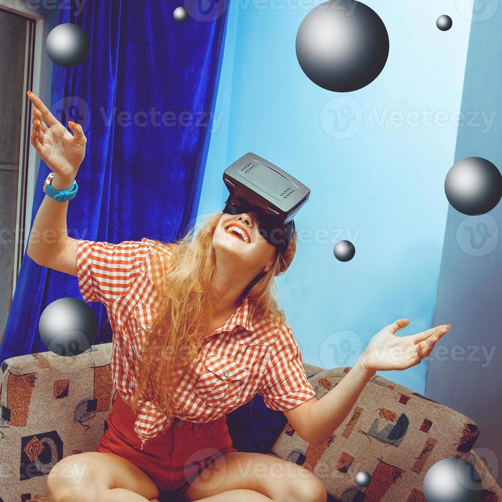 garota de óculos de realidade virtual foto