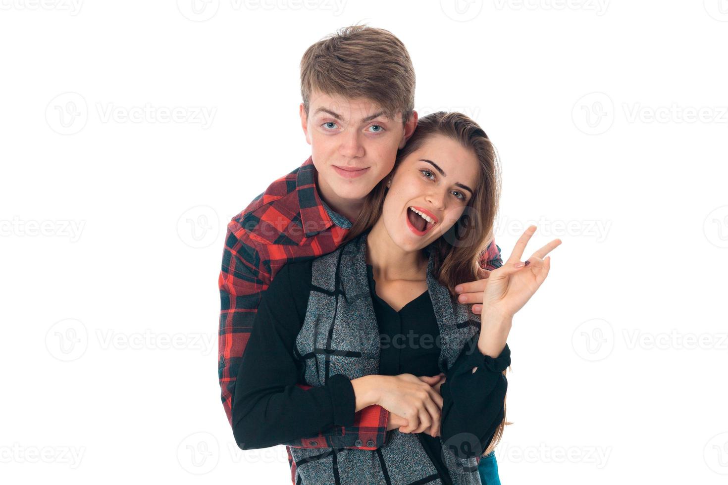 elegante casal apaixonado em estúdio foto