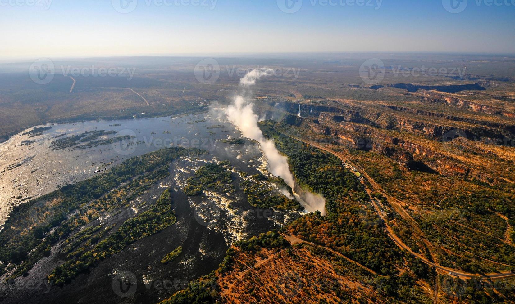 Victoria Falls na fronteira do Zimbábue e da Zâmbia foto