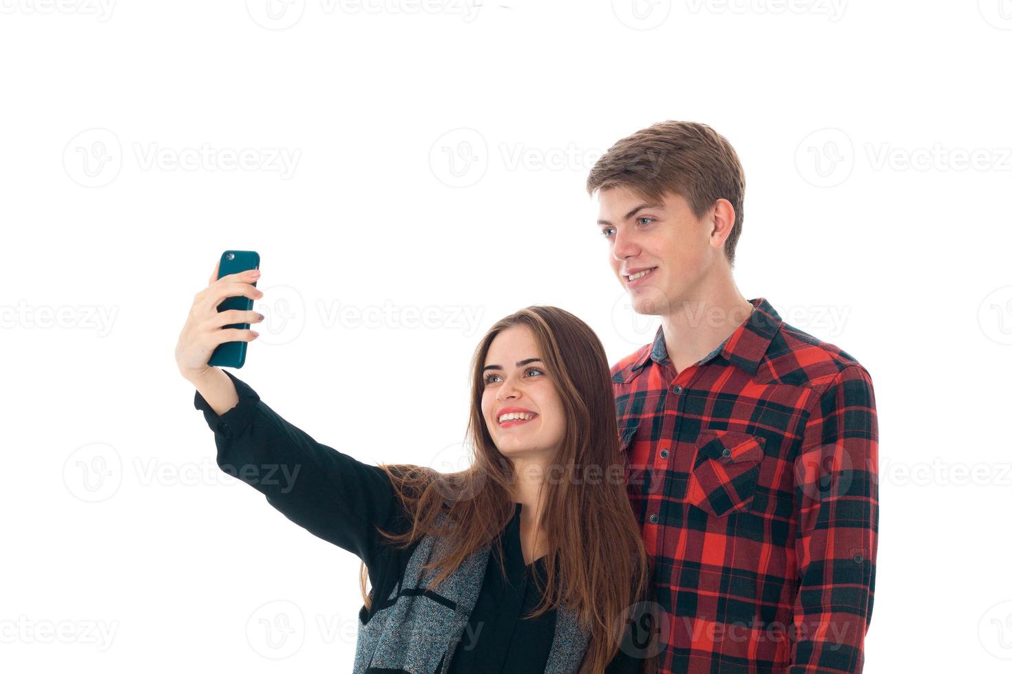 elegante casal apaixonado em estúdio foto