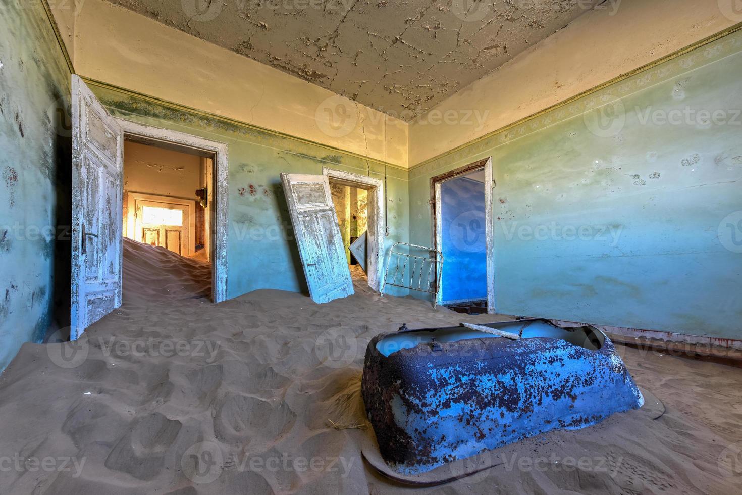 cidade fantasma kolmanskop, namíbia foto