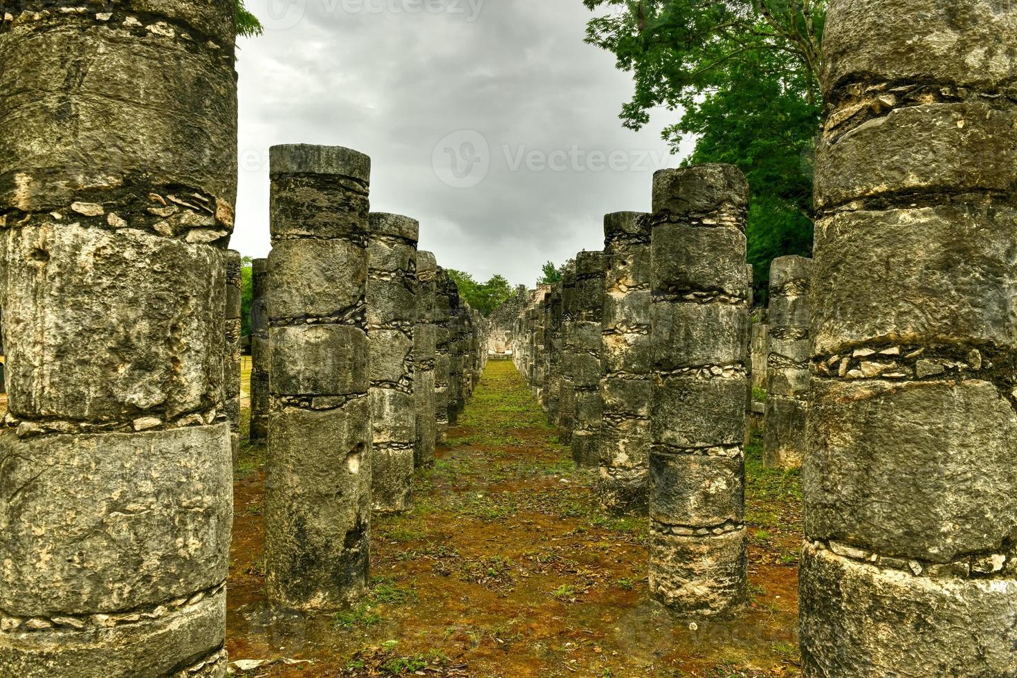 templo de los guerreros, templo dos guerreiros, chichen itza em yucatan, méxico, patrimônio mundial da unesco. foto