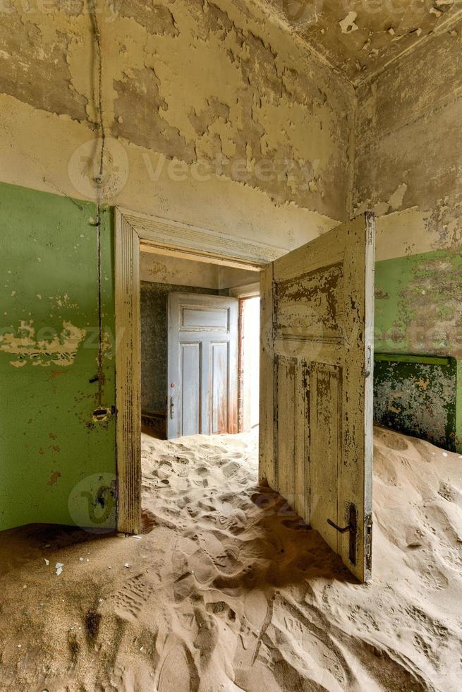 cidade fantasma kolmanskop, namíbia foto