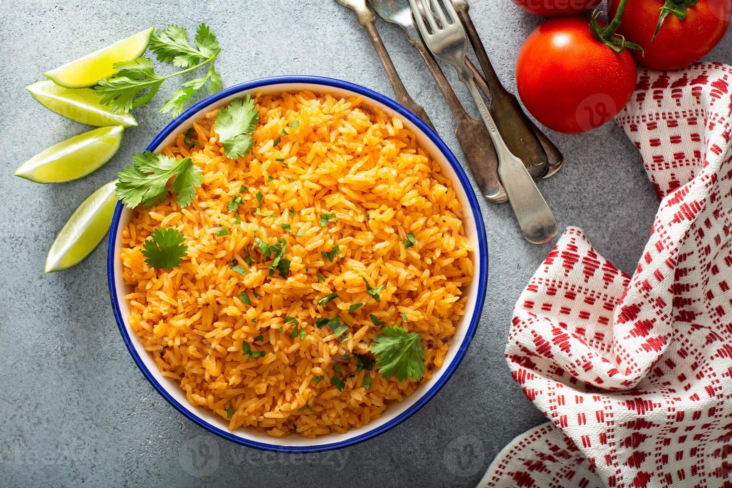 arroz mexicano com tomate foto