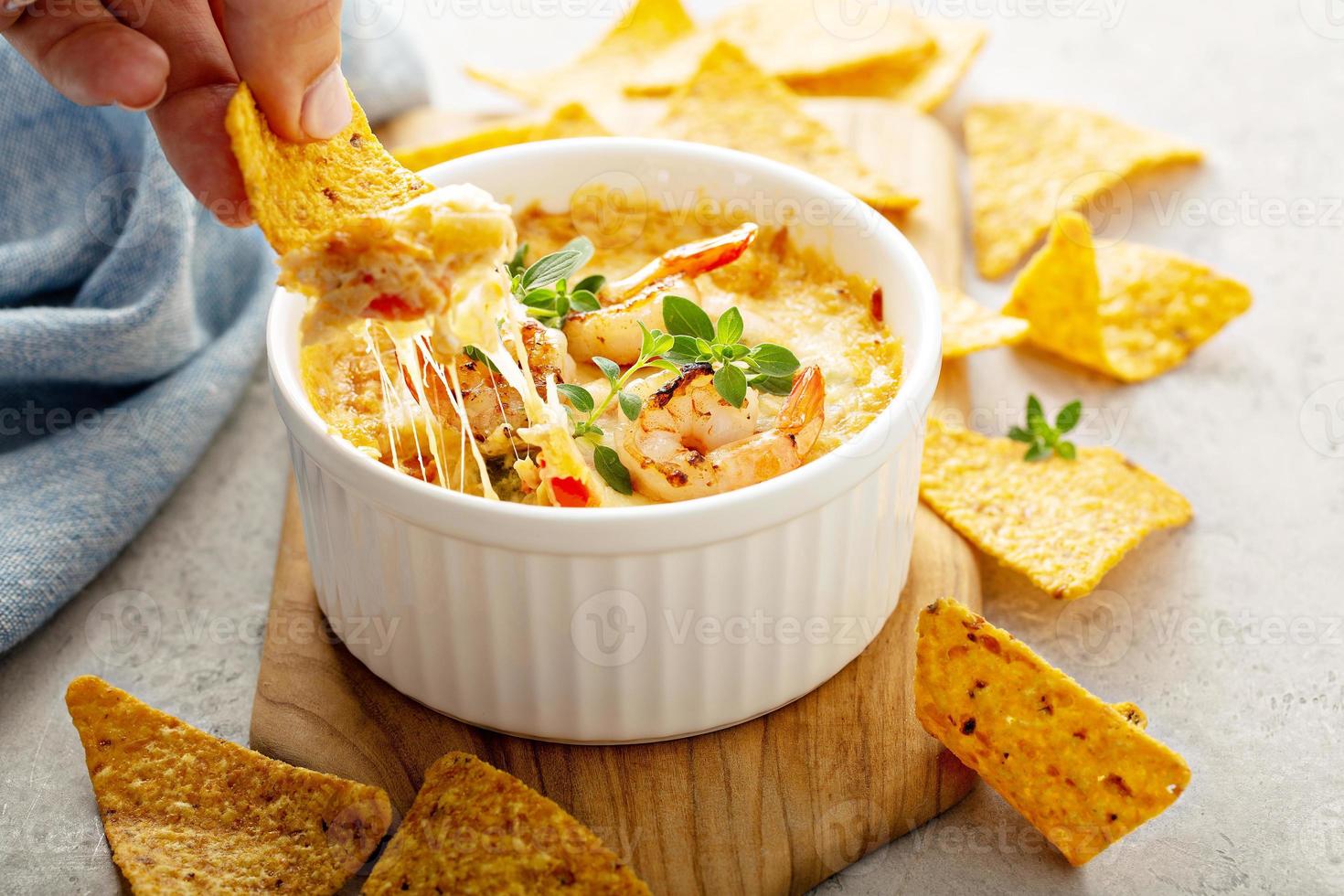 mergulho de frutos do mar picante em um ramekin foto