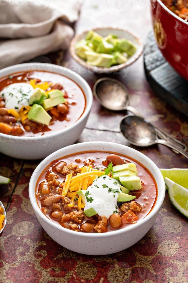 sopa de pimentão tradicional com carne e feijão vermelho foto