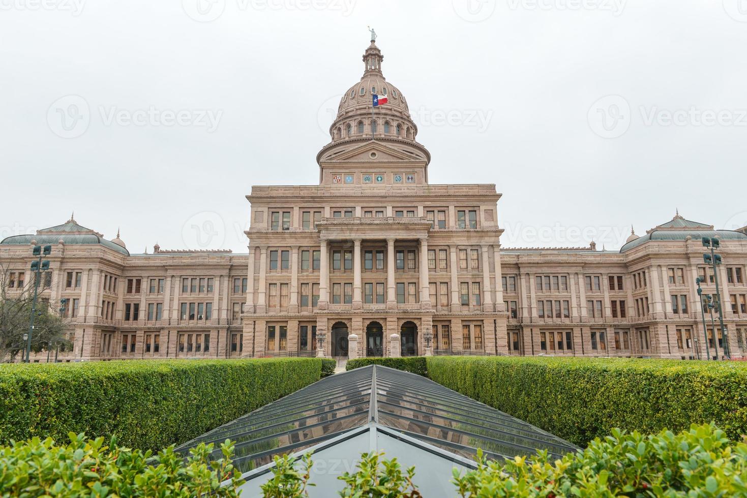 o edifício capitólio do estado do texas foto