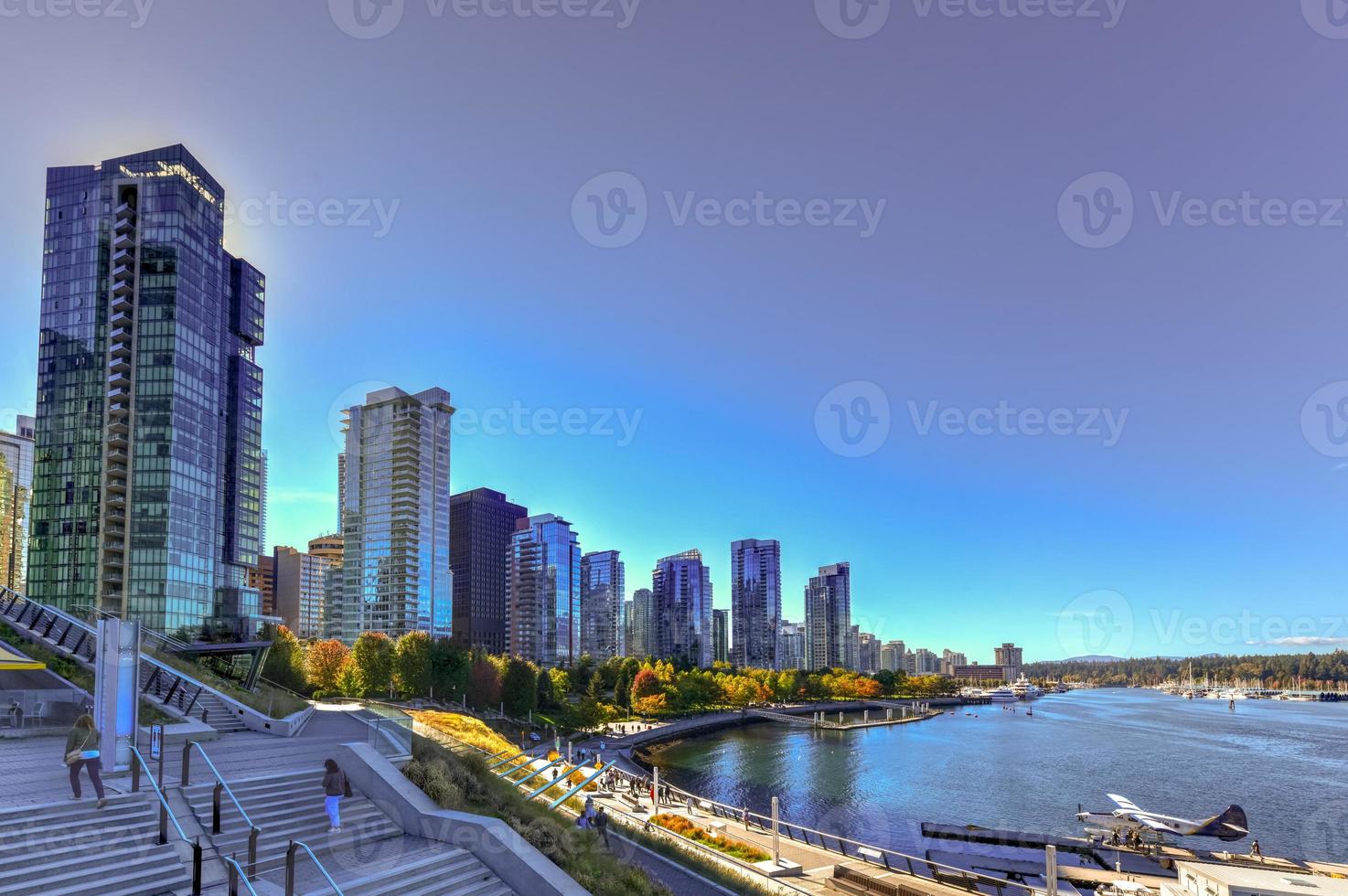 vista do porto do centro de vancouver em vancouver, colúmbia britânica, canadá foto