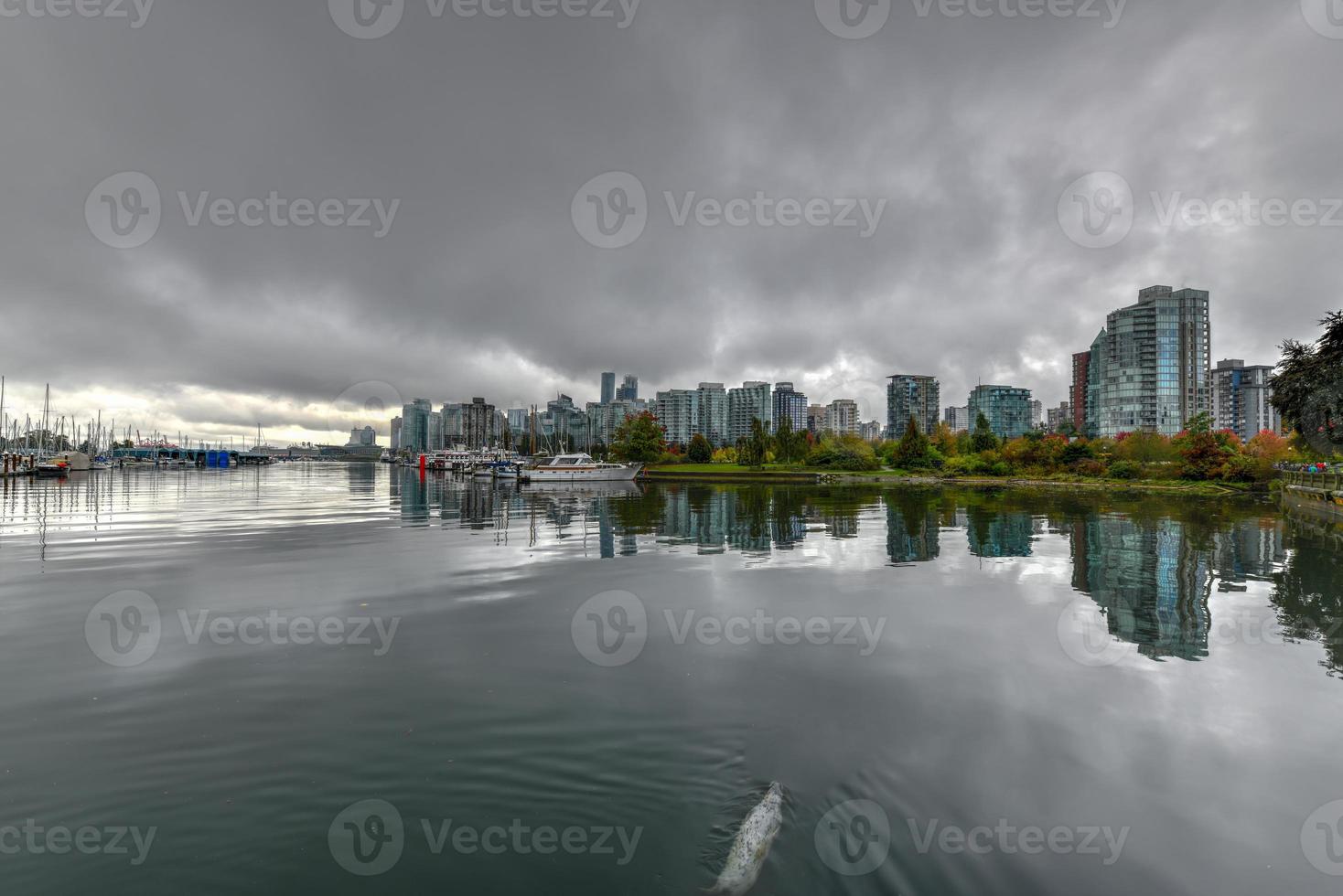 vista panorâmica do centro de vancouver do parque stanley em vancouver, canadá. foto