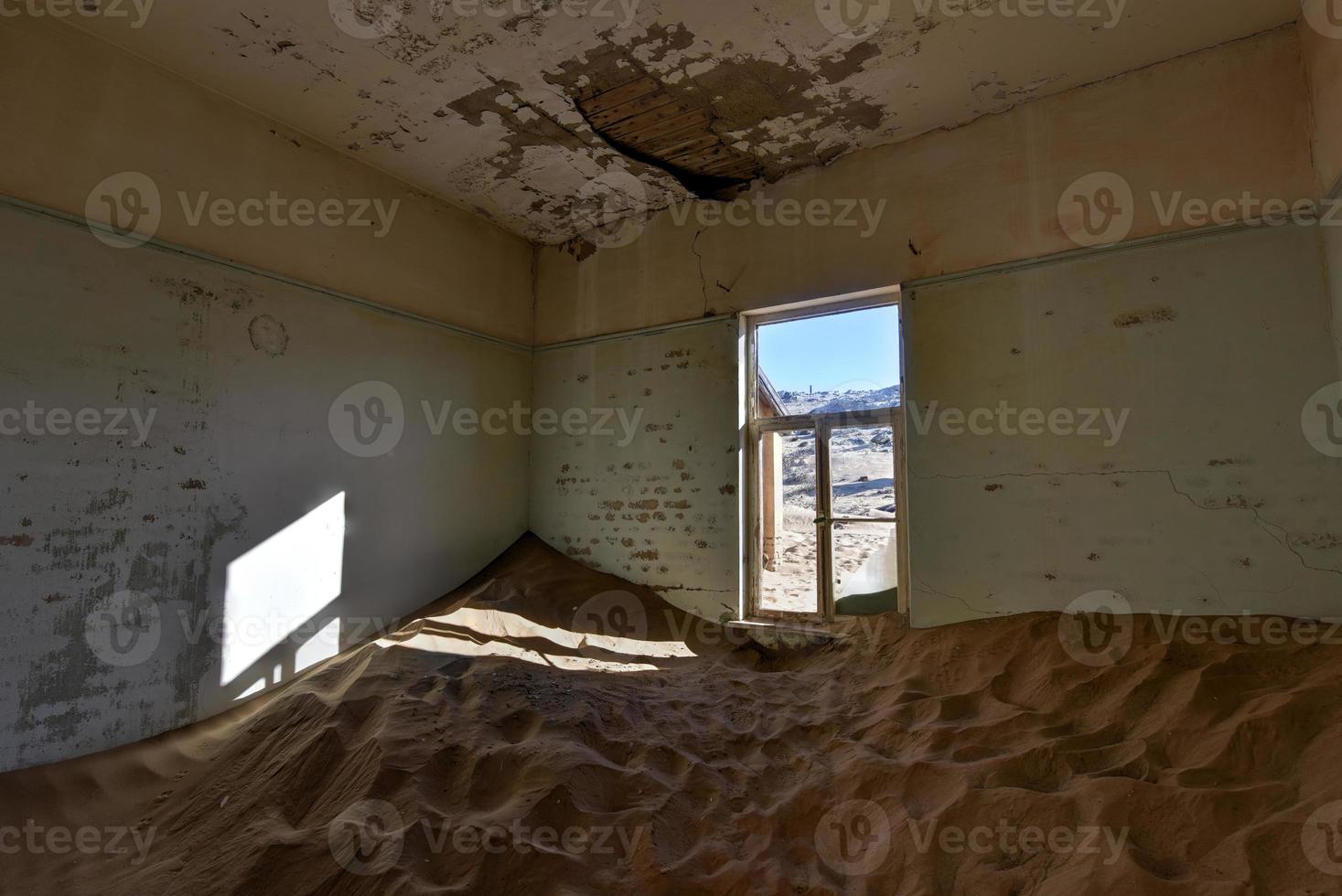 cidade fantasma kolmanskop, namíbia foto