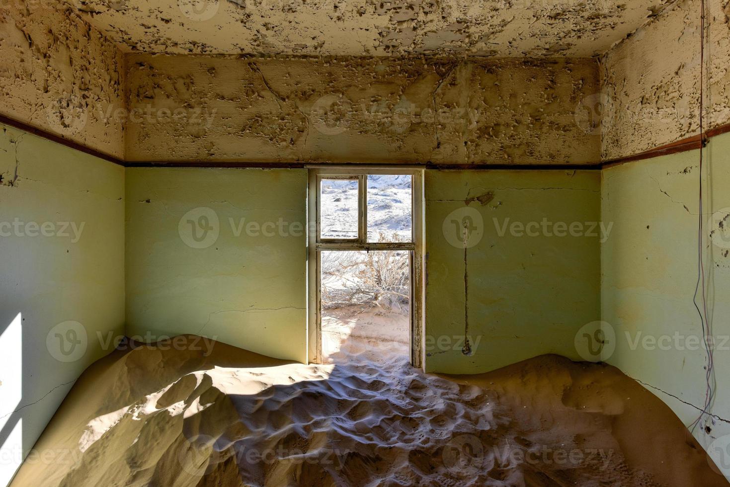 cidade fantasma kolmanskop, namíbia foto