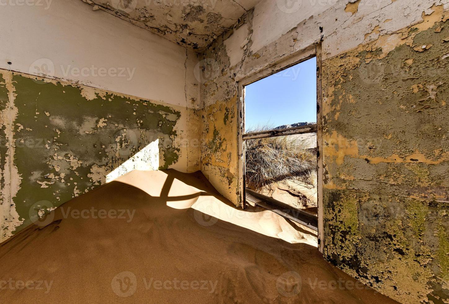 cidade fantasma kolmanskop, namíbia foto