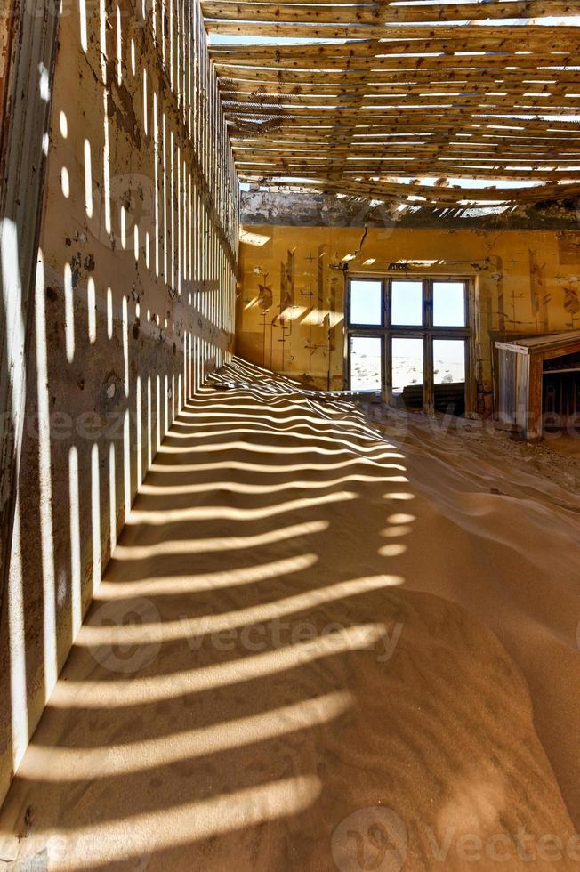 cidade fantasma kolmanskop, namíbia foto