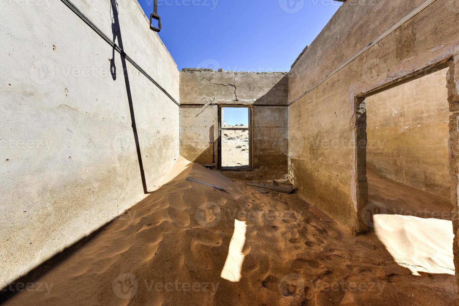 cidade fantasma kolmanskop, namíbia foto