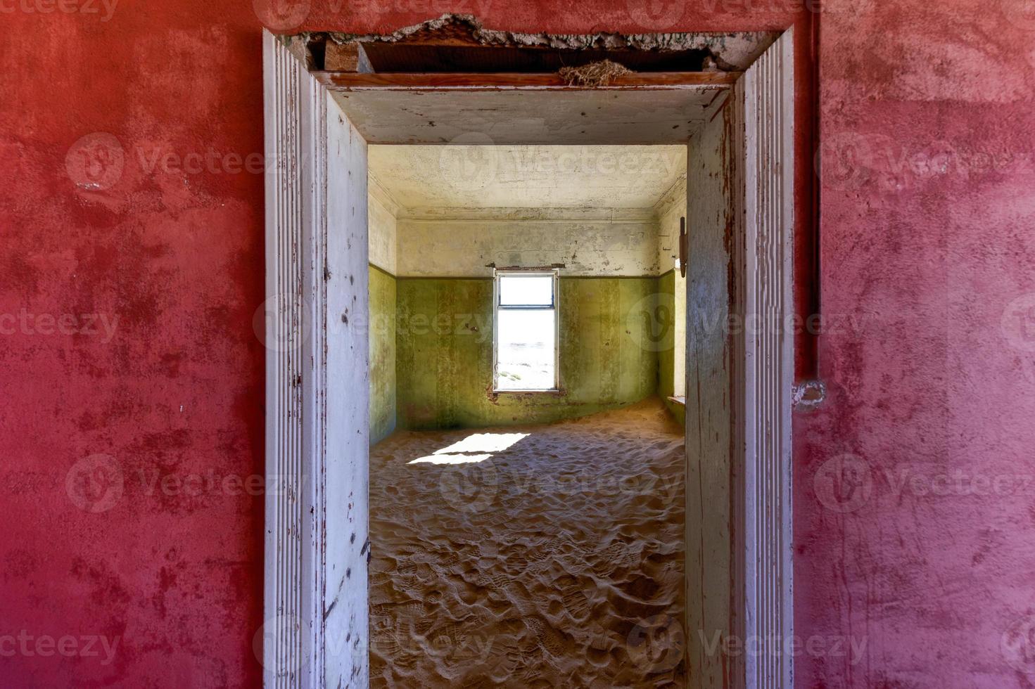 cidade fantasma kolmanskop, namíbia foto