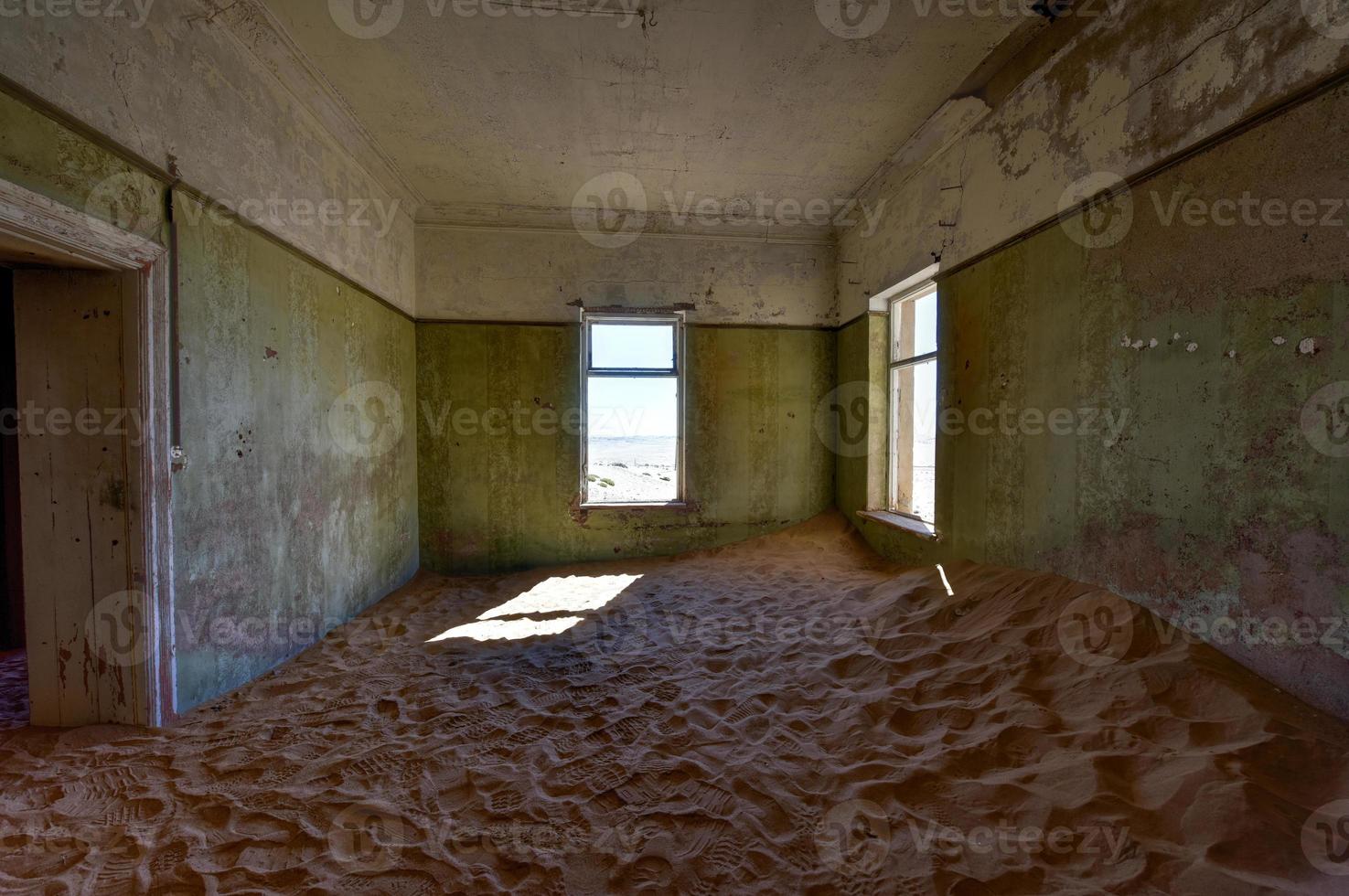 cidade fantasma kolmanskop, namíbia foto