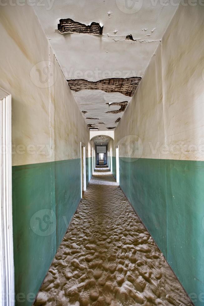 cidade fantasma kolmanskop, namíbia foto