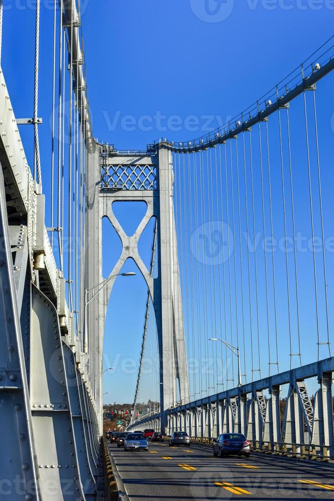 ponte mid-hudson atravessando o rio hudson em poughkeepsie, nova york foto