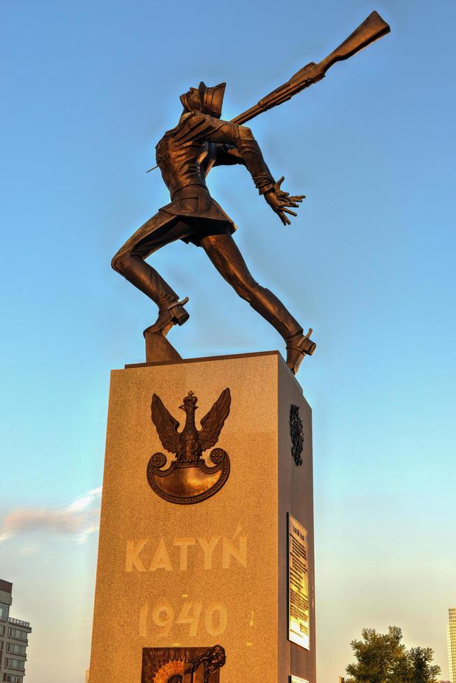 memorial do massacre de katyn em jersey city em hudson river front - eua, 2022 foto