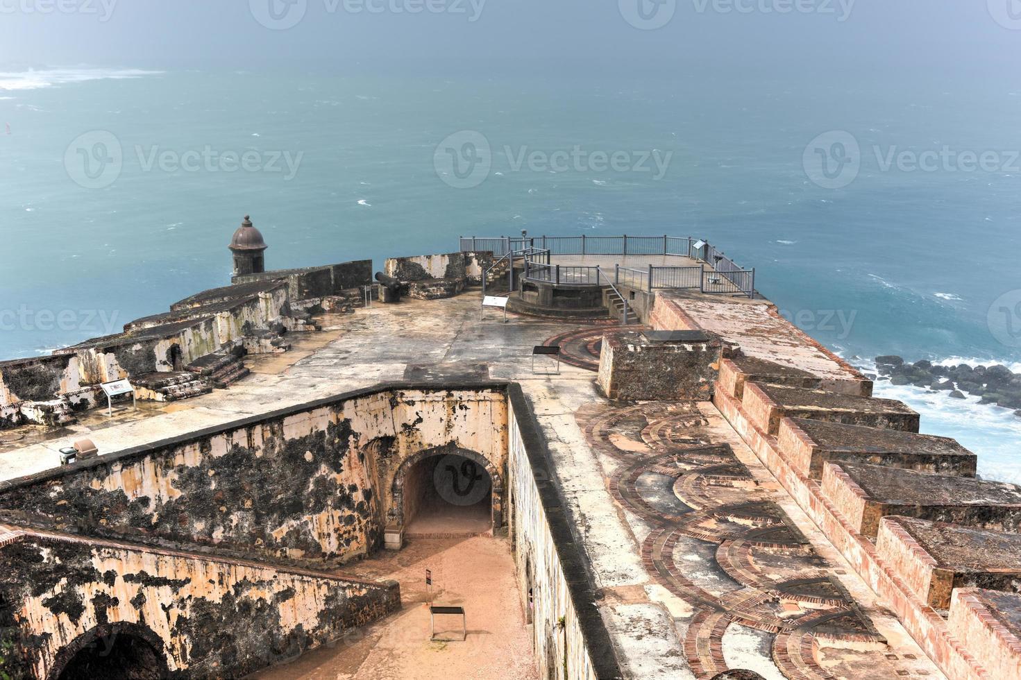 castillo san felipe del morro também conhecido como forte san felipe del morro ou castelo morro. é uma cidadela do século xvi localizada em san juan, porto rico. foto